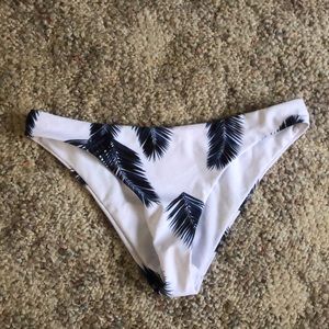 Palm tree leaf bottoms